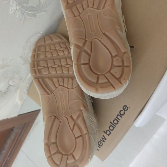 MIUMIU Fashion Women's Casual Shoes - Picture 7 of 7